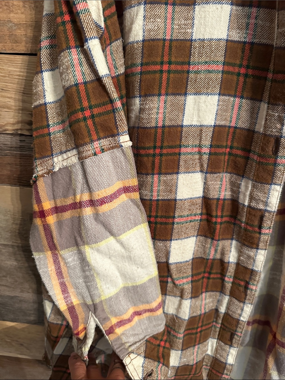 BDG Brown and Cream Plaid Button-Down flannel - Picture 4 of 6